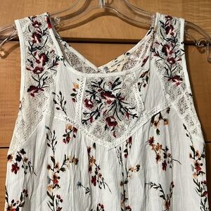 Mason & Belle Floral Embroidered Sleeveless Top White with Crochet Detail Small